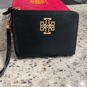 Tory Burch black zip wallet